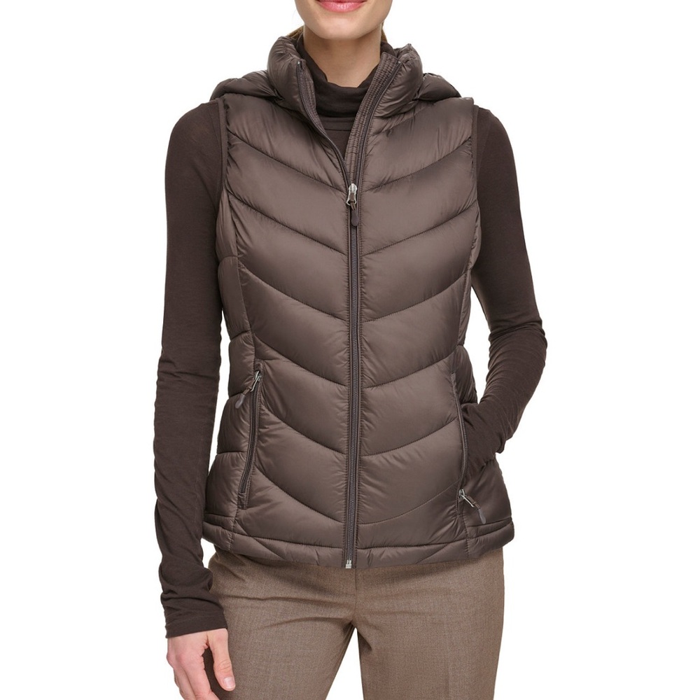 🌟 BRAND NEW - never worn 🌟 Charter Club Hooded Puffer Vest (color: chocolate)